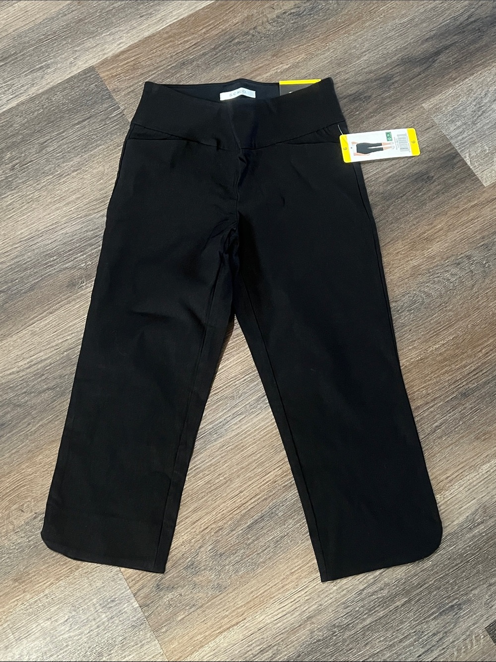 (17) NWT Black Pull-On Stretch Capri Pants